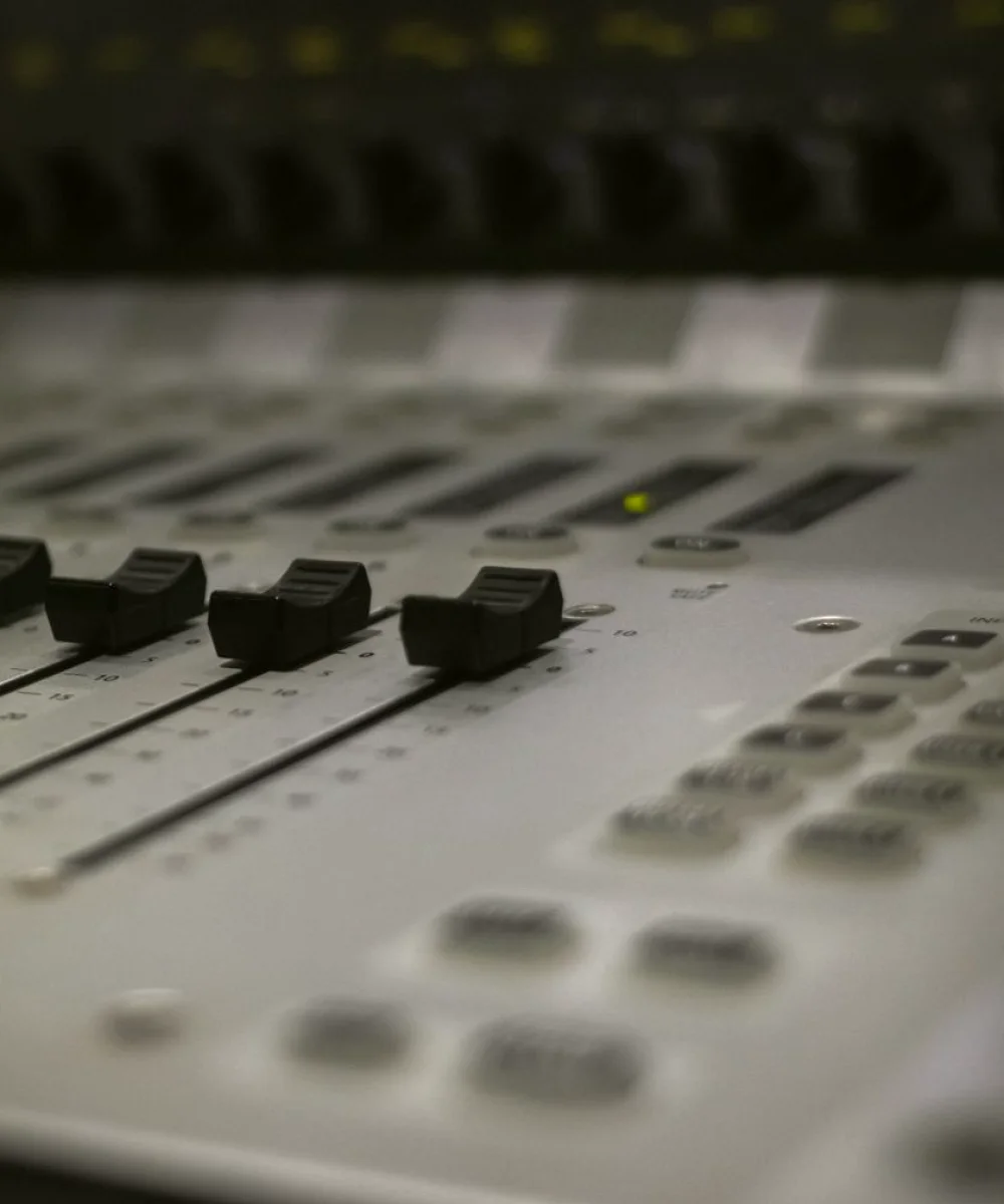 Audio Sync Mistakes We See in Studios and How to Avoid Them